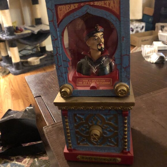 Animated Fortune Telling Oracle from FAO Schwarz - Picture 3 of 4